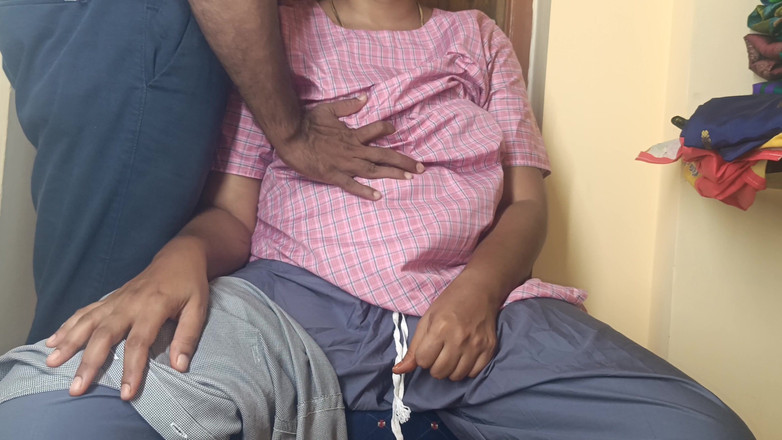 Ilakkiya: Ssc hot adik tiri dengan seragam