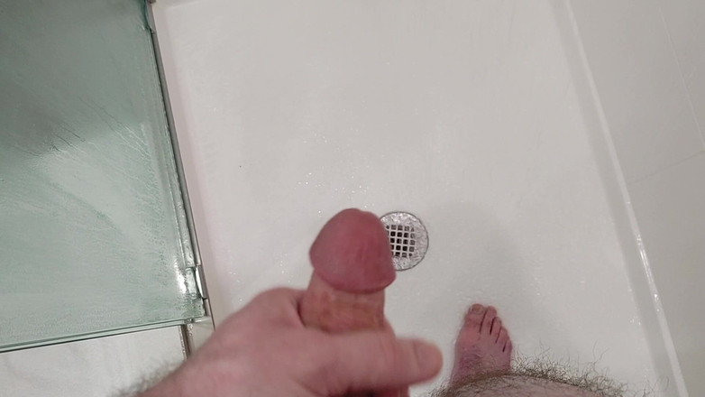 Nerdy Seducer: Masturbând-o în cabina de duș a hotelului
