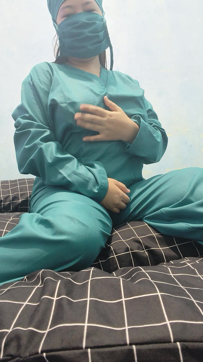 Purple sex: 孤独な若い看護師のバイラル