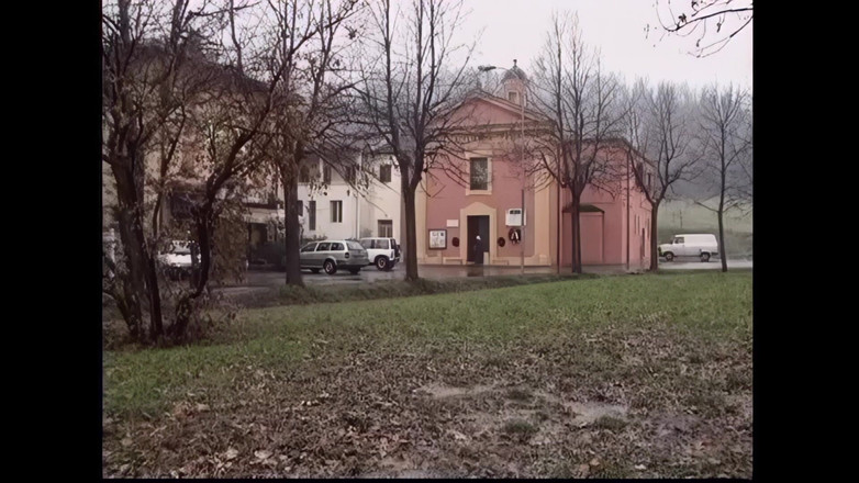 Shemale Vintage MegaStore: Hebzuchtige shemale slikt sperma van meerdere harde pikken