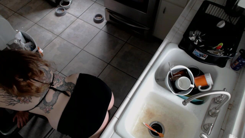Kelly Payne: Watch on Me Dirty Dishes