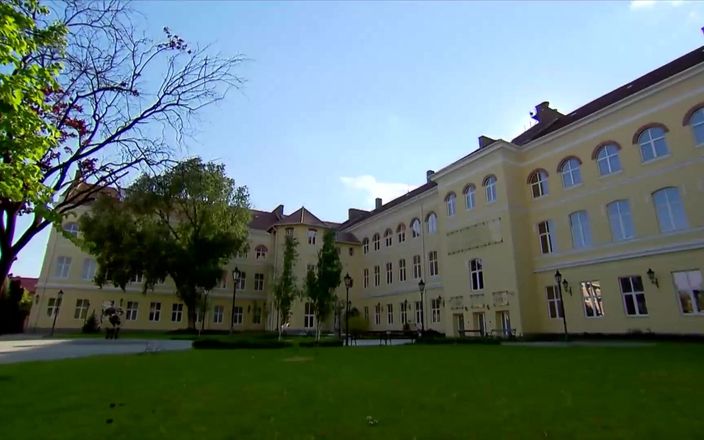 EroticPlanet XXX: Epizoda 2: Muellers - německé sexuální mýdlo. Divoká roleplay série. Manželka a...