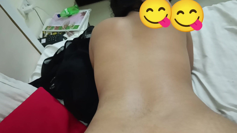 Suzy Pusy: 泰米尔阿姨第一次热泰米尔阿姨