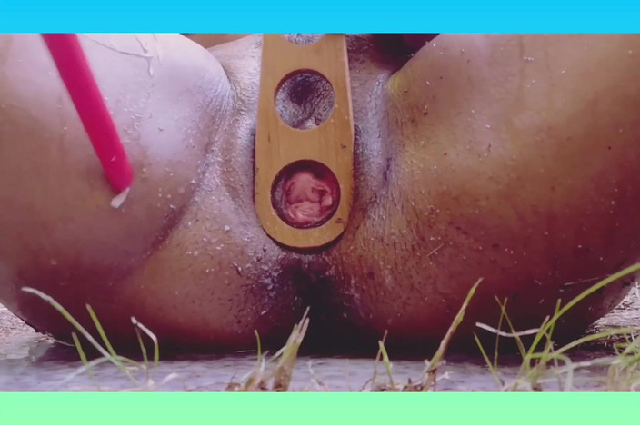 Sarah Fonteyna squirt compilation: 熟女は珍しいオブジェクトで自分自身を貫通します