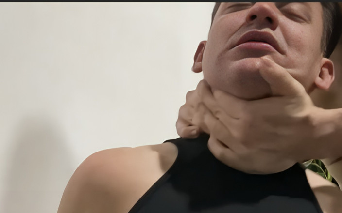 Danmel X: Mai aproape... Vreau să simți fiecare centimetru dispărând în gâtul meu.