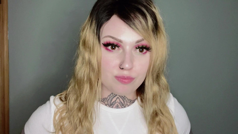 Miss Valentina: Theo đúng nghĩa đen một nhà vệ sinh