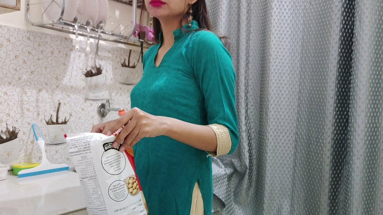 Saarabhabhi6: XXX Anh trai kế Ấn Độ nhút nhát chị kế đụ mạnh trong...