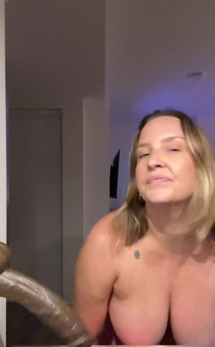 Avril Showers: Jsem zaneprázdněná. Snění o dokonalém ptákovi v mé velké pohodlné...