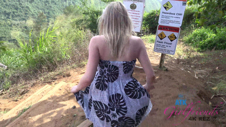 ATK Girlfriends: Melody markiert virtuellen urlaub mit papi POV