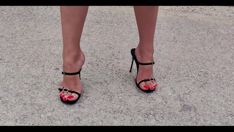 Goddess Lena: 발 뒤꿈치 ️를 걷는 중