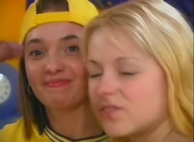 Teens X: Teen threesome xxx