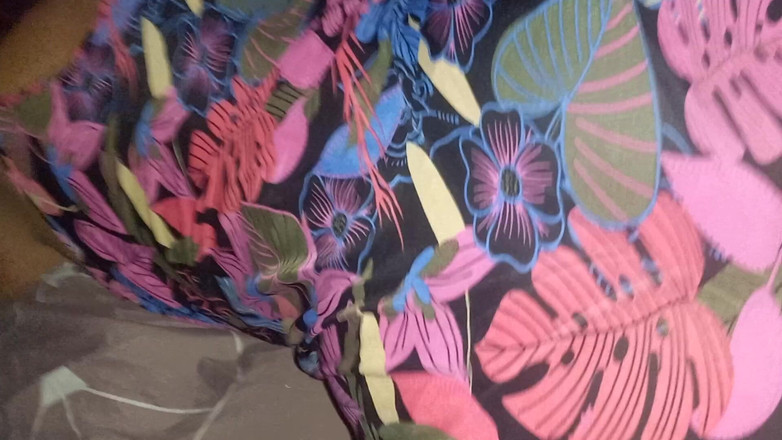 E-Alfa: Prostituta em um vestido me dá minha bunda fácil