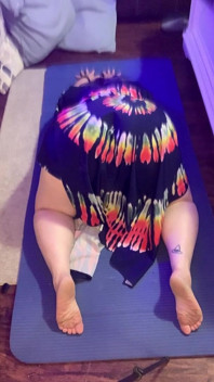BBW Does Peek a Boo Yoga