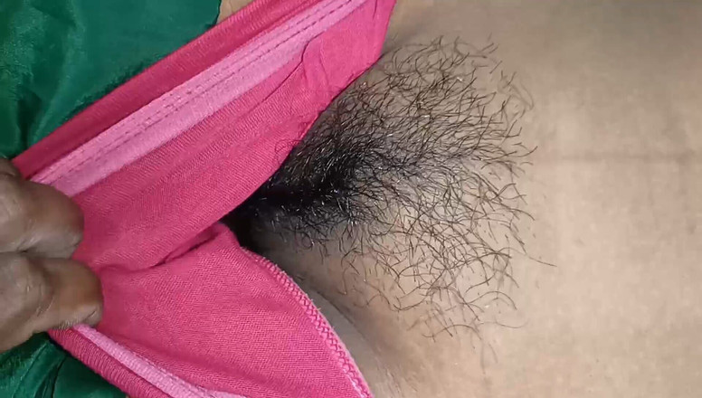 Desi Bhabhi 01: Studentka má skutečný první anální sex