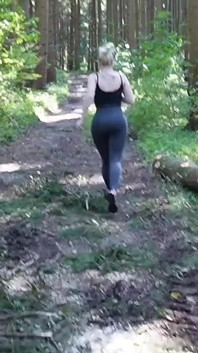 naya vidiyo: joging ke dauraan besharmi pakri gee! haikar mujhe choot men viry deta hai! jab usne siti bajaee to main jangal men tahal raha tha