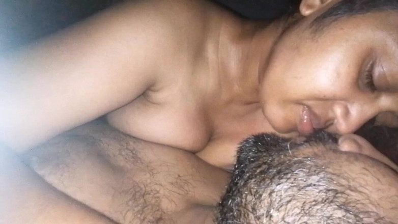 Tina Baby: उन स्तनों को चूसने से मेरी भाभी कामुक हो जाती है और उसने कई तरीकों से मुझे चोदा