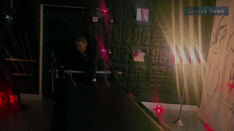 Strict Senz: Stina Stone Genadeloos Rekkend Op Het Rek Door Meesteres in...