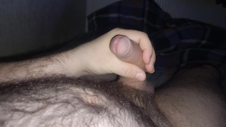 Uhri: 나는 잠들기 전에 침대에서 딸딸이.