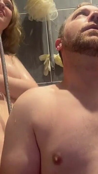 Pegging francez - Disciplina dominației feminine: Un bărbat distrus de două dominatrice nemilose