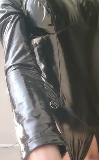 Mistress Mel: Latexul se simte bine