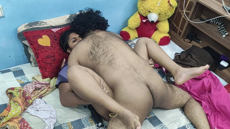 Vaigavarun45: Hermanastra y hermanastro en romance caliente con coño lamer tetas...