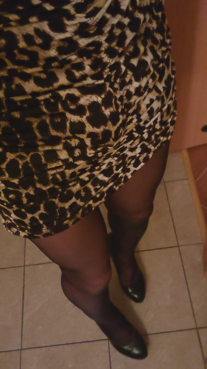 MicziCD: Váy báo gợi cảm và bắn tinh ào ạt