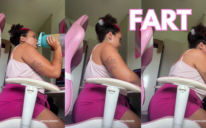 Cutiepiie Chubby: Domácí kancelář Pracovní den baculatá dívka přírodní hlasité prdy Počítačový...