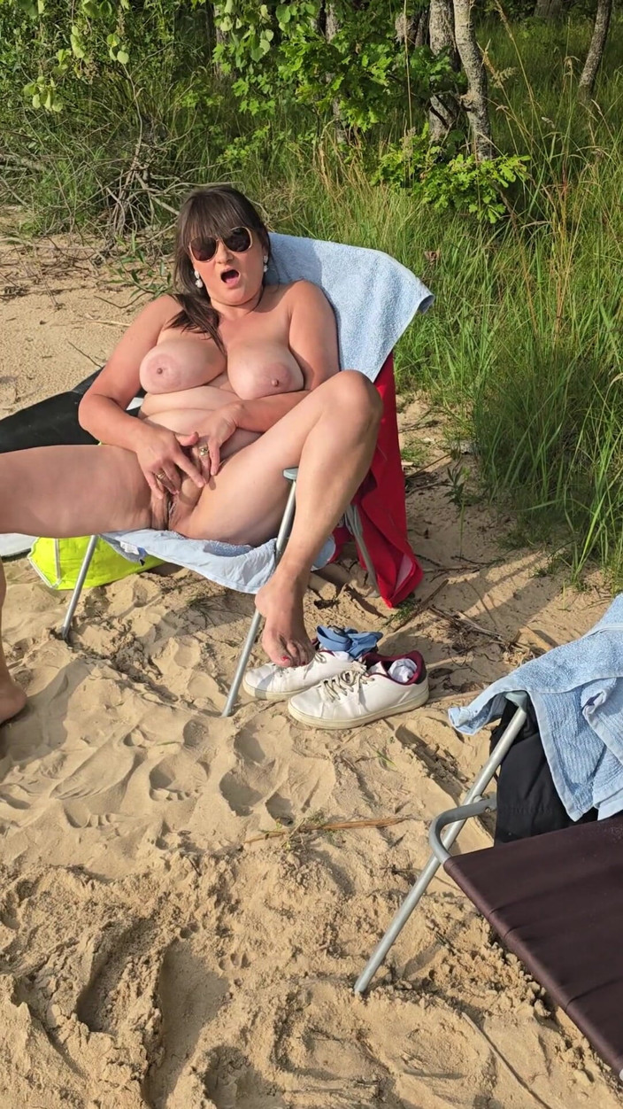 Martakiko studio: Nude Beach, People I Lost Control