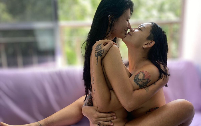 fiesta_porno: 裸体を見せびらかす ハサミを楽しむ