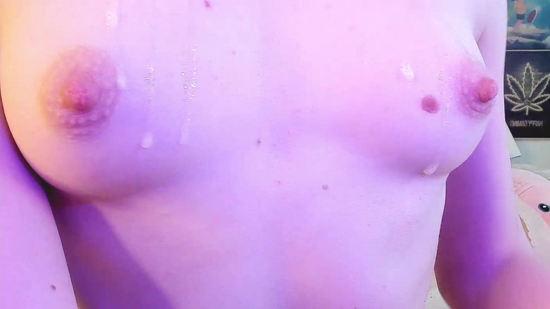 Skinny_lady69: 在奶子表演上吐口水