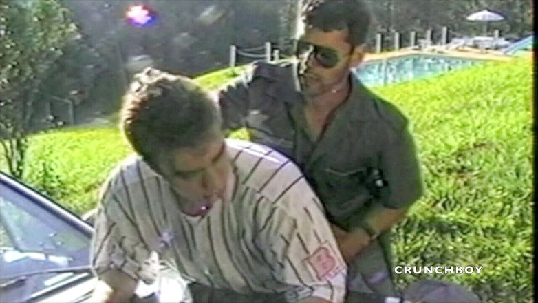 GAY VINTAGE PORN: Baisée dans la nature par un policier