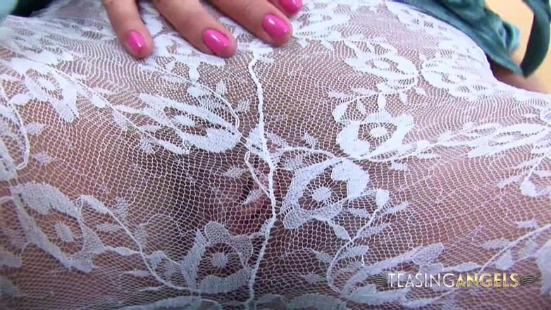 Teasing Angels: Massaggiando il culo e la figa in un atto solista