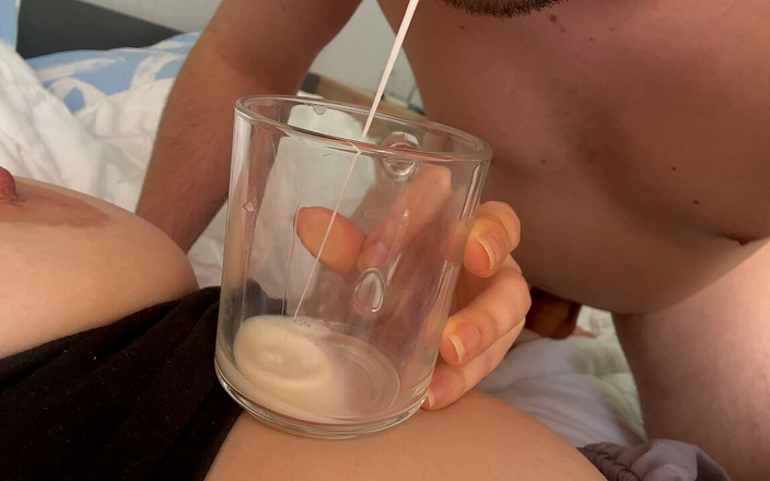 Nviz: Sakallı bir adamı emziriyor