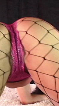 Das Boots - German Babe Eats Ass & Gets Her Feet & Throat Fucked