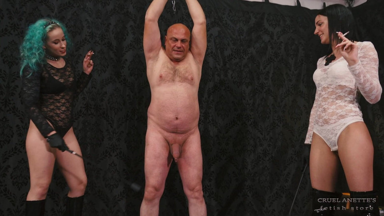 Cruel Anettes fetish world: Pik van een zwakke slaaf gestraft