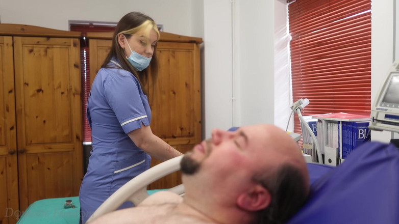 Domestic femdom: 一勺精液惩罚