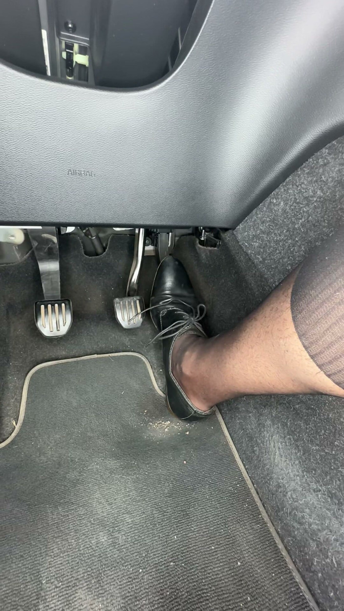 MaelHunter: Jugando En Medias En El Coche