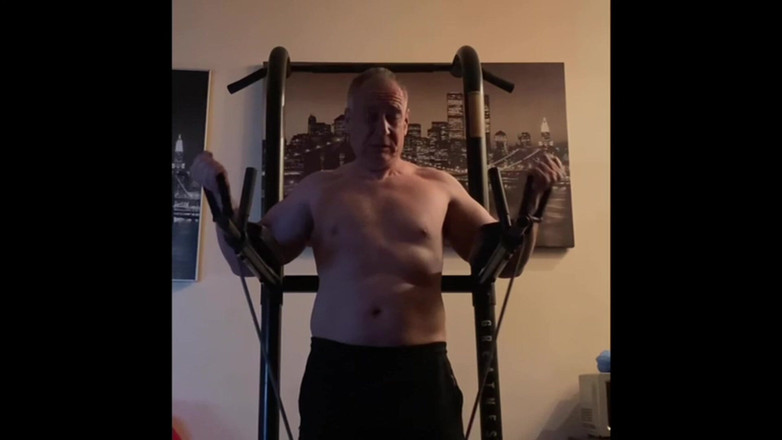 Alex Art: Uomo forte che si masturba dopo l'allenamento