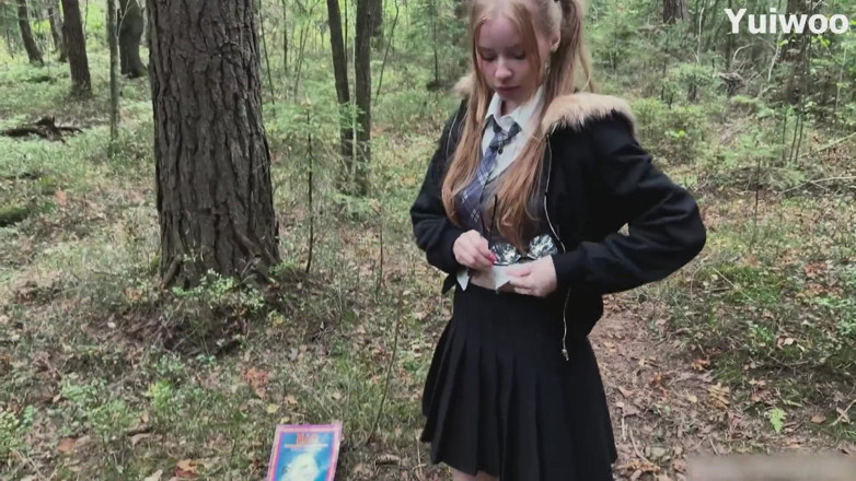 Yuiwoo: Naive Alien Hunter Really Wanted Hot Cum on Her Face