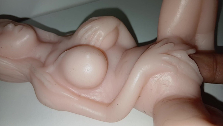 LunaDesire: Mini sekspop geneukt door grote vingers