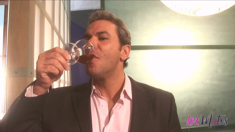 Lez Mates: One big fat dildo pleasing more than just one cunt