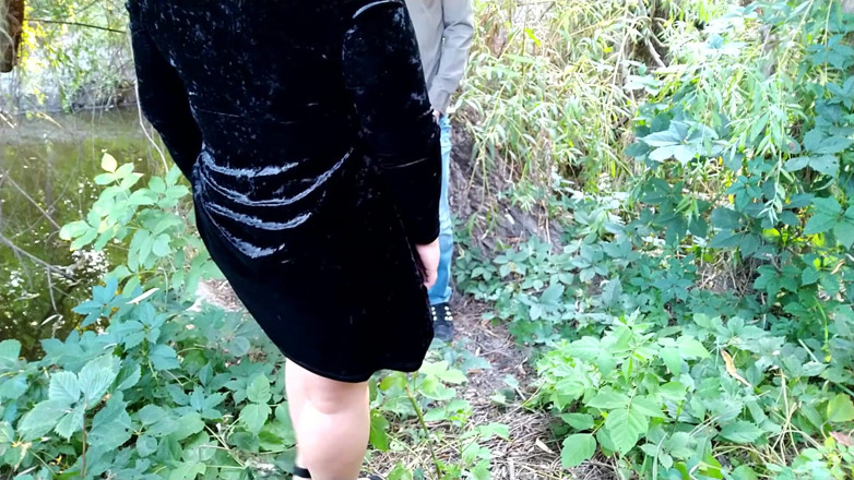OurFetishLife: Mouthfucking a MILF with a gorgeous ass outdoors.
