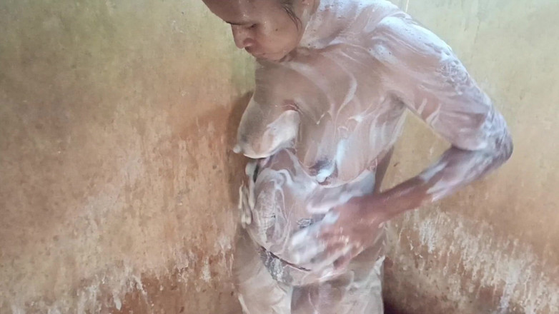 Rania: Прими душ со мной, моя дорогая