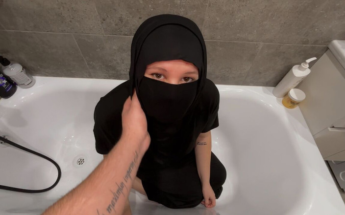 Nviz: Lo sceicco ha preso una prostituta sporca - l'ha lavata e...