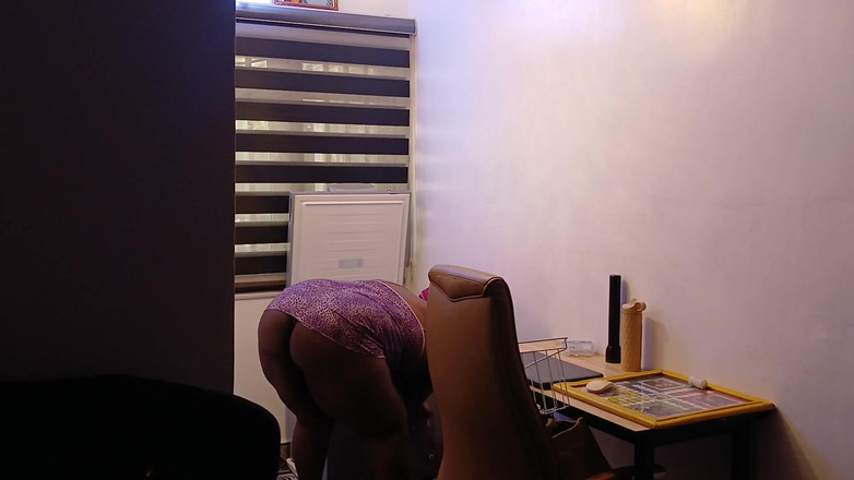 Mara Exotic: Domácí povinnosti: Ebenový tlustý zadek Kotě Ohýbání Přes