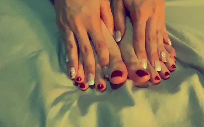 LauraandFr: Massaging My Feet After a Hard Day at Work