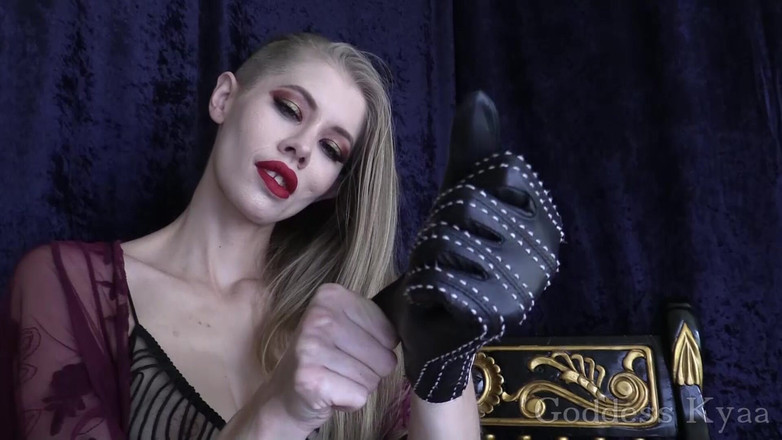 Kyaa Chimera: Leren handschoenen obsessie