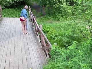 Ms Pee Piss: Stand peeing from bridge