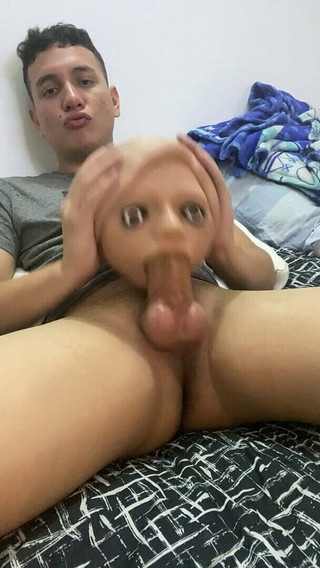 Tomas Styl: 当她吮吸时，她的眼睛露出来了