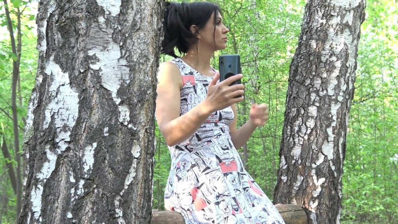 KristinaSlut: Flashing My Pussy in the Woods